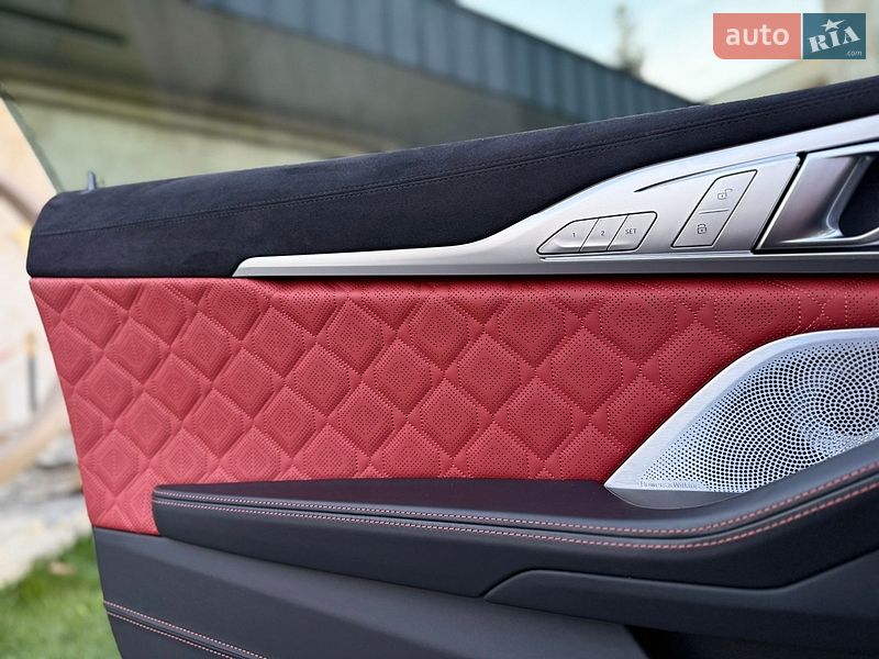 Купе BMW M8 2023 в Львове