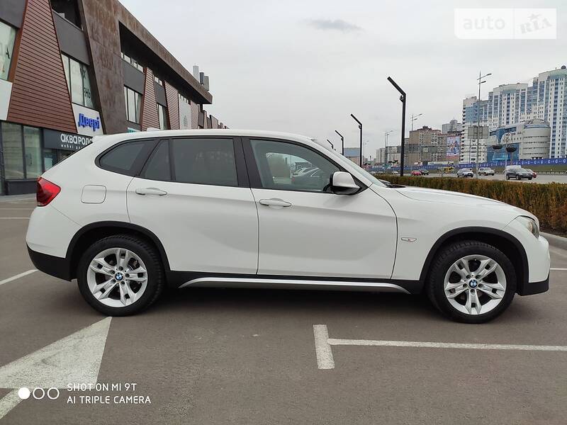 Позашляховик / Кросовер BMW X1 2012 в 