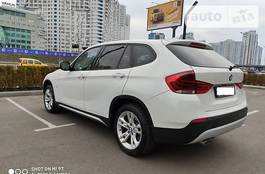 Позашляховик / Кросовер BMW X1 2012 в 