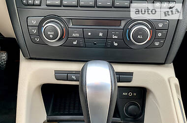 Позашляховик / Кросовер BMW X1 2010 в 