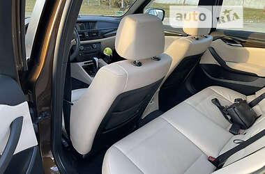 Позашляховик / Кросовер BMW X1 2010 в 