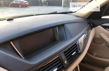 Позашляховик / Кросовер BMW X1 2013 в 