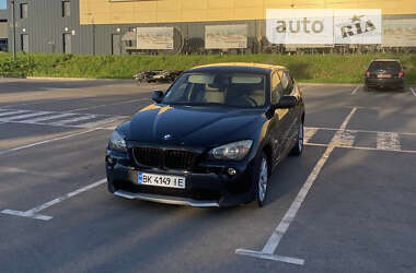 Внедорожник / Кроссовер BMW X1 2011 в Ровно