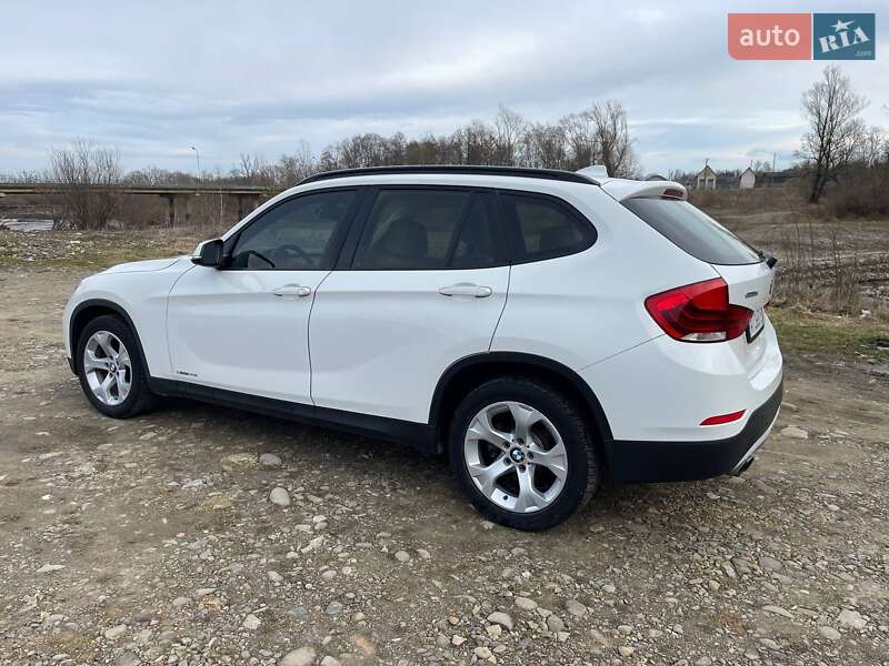 Позашляховик / Кросовер BMW X1 2013 в 