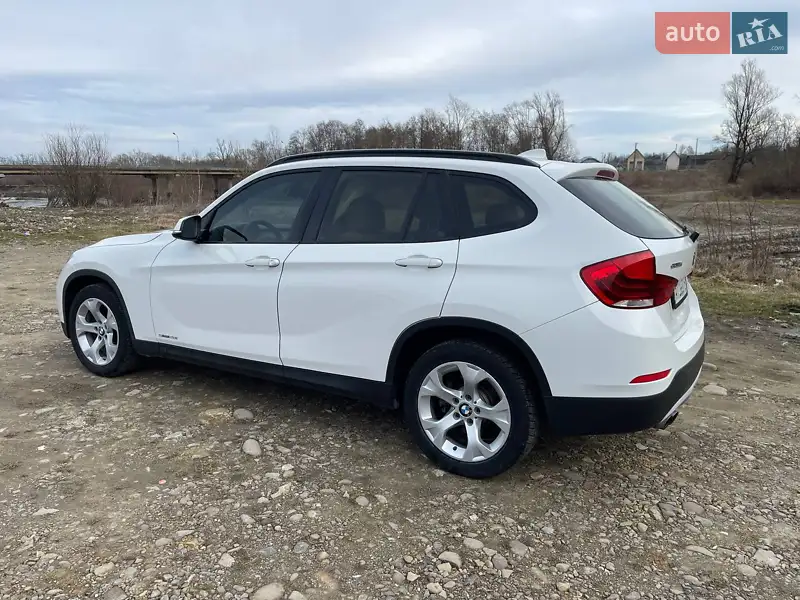Позашляховик / Кросовер BMW X1 2013 в 