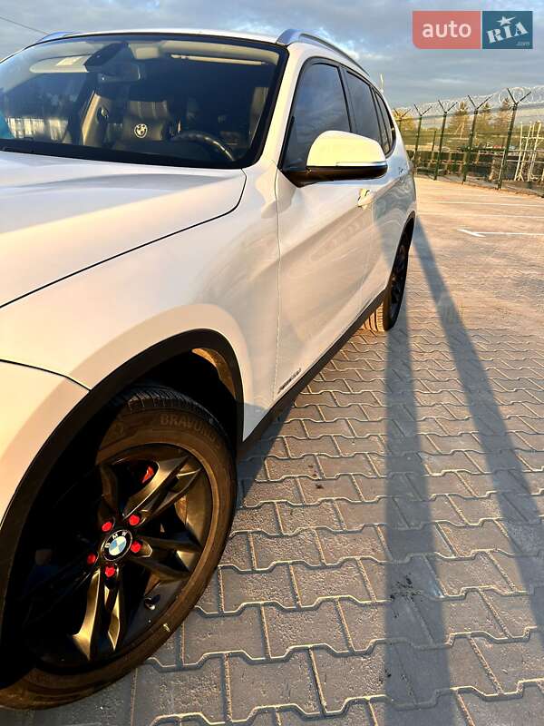 Внедорожник / Кроссовер BMW X1 2012 в Староконстантинове