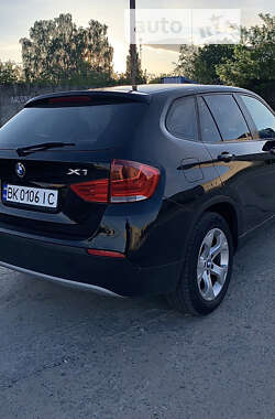 Внедорожник / Кроссовер BMW X1 2010 в Вараше