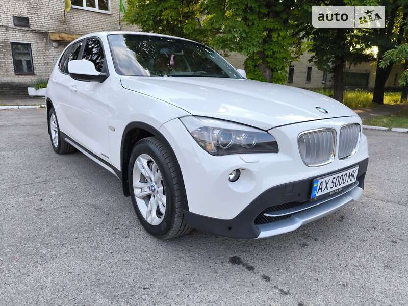 Внедорожник / Кроссовер BMW X1 2010 в Белозерье