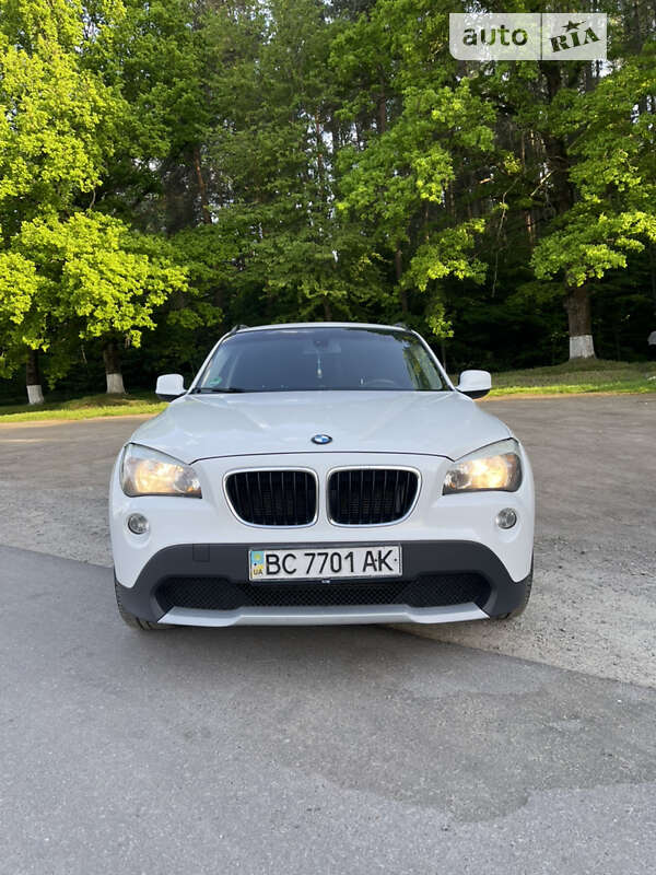 Внедорожник / Кроссовер BMW X1 2011 в Самборе