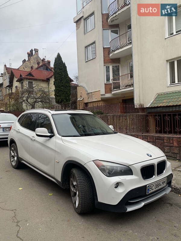 Позашляховик / Кросовер BMW X1 2011 в 