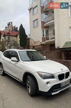 Позашляховик / Кросовер BMW X1 2011 в 