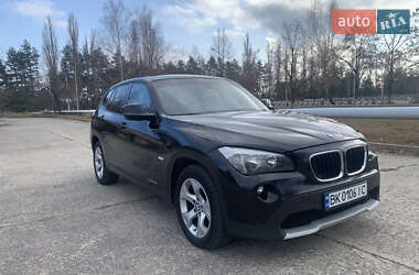 Внедорожник / Кроссовер BMW X1 2010 в Вараше