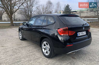 Внедорожник / Кроссовер BMW X1 2010 в Вараше