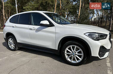 Позашляховик / Кросовер BMW X1 2022 в 