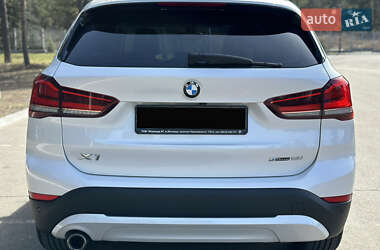 Позашляховик / Кросовер BMW X1 2022 в 