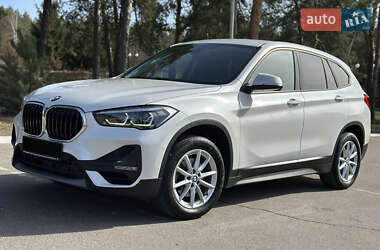 Позашляховик / Кросовер BMW X1 2022 в 