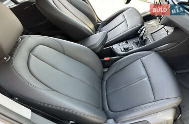 Позашляховик / Кросовер BMW X1 2022 в 