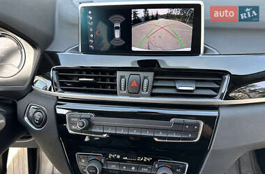 Позашляховик / Кросовер BMW X1 2022 в 