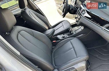 Позашляховик / Кросовер BMW X1 2022 в 