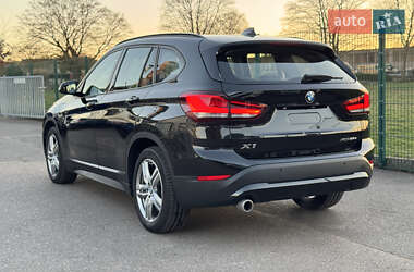 Позашляховик / Кросовер BMW X1 2021 в 