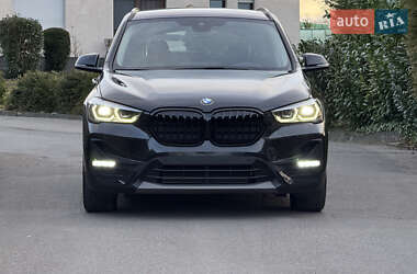 Позашляховик / Кросовер BMW X1 2021 в 
