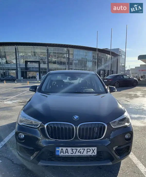 Позашляховик / Кросовер BMW X1 2017 в 