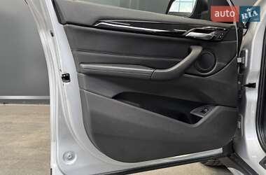 Позашляховик / Кросовер BMW X1 2017 в 