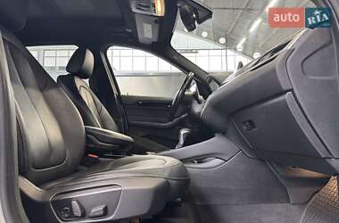 Позашляховик / Кросовер BMW X1 2017 в 
