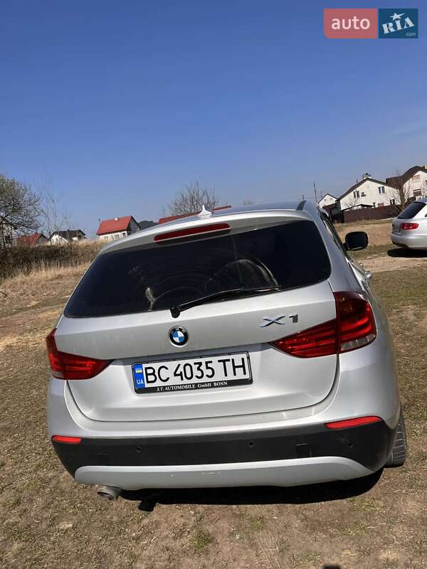 Внедорожник / Кроссовер BMW X1 2010 в Новояворовске