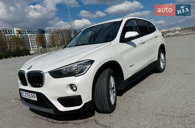 Внедорожник / Кроссовер BMW X1 2015 в 