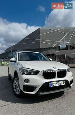 Внедорожник / Кроссовер BMW X1 2015 в 
