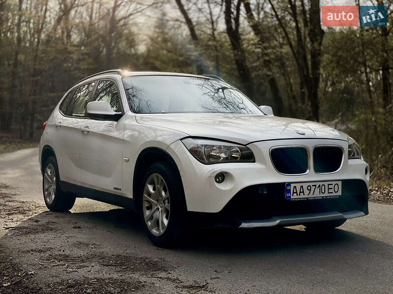 Позашляховик / Кросовер BMW X1 2011 в 
