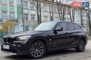 Позашляховик / Кросовер BMW X1 2011 в 