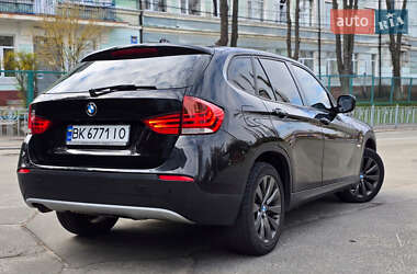 Позашляховик / Кросовер BMW X1 2011 в 