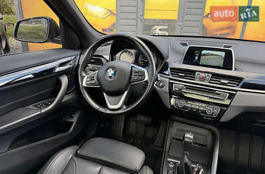 Позашляховик / Кросовер BMW X1 2018 в 