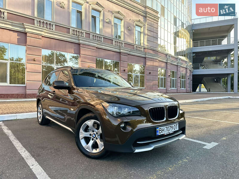 Внедорожник / Кроссовер BMW X1 2011 в 
