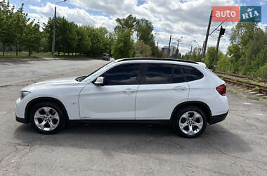 Позашляховик / Кросовер BMW X1 2011 в 