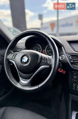 Позашляховик / Кросовер BMW X1 2014 в 