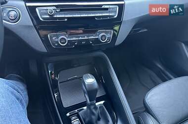 Позашляховик / Кросовер BMW X1 2016 в 