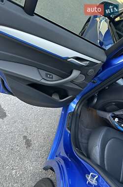 Позашляховик / Кросовер BMW X1 2016 в 