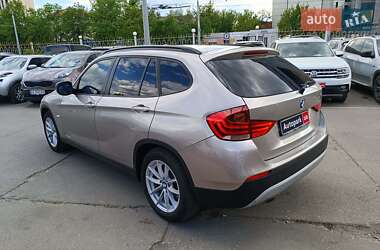 Позашляховик / Кросовер BMW X1 2010 в 