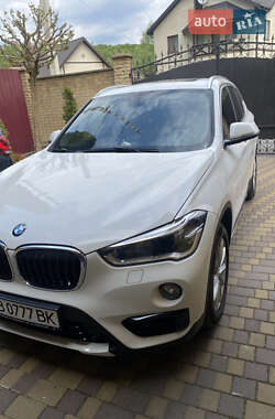 Внедорожник / Кроссовер BMW X1 2015 в 