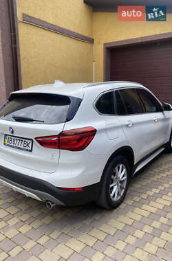 Внедорожник / Кроссовер BMW X1 2015 в 