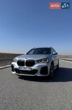 Внедорожник / Кроссовер BMW X1 2020 в 