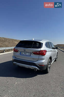 Внедорожник / Кроссовер BMW X1 2020 в 