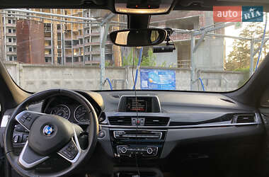Позашляховик / Кросовер BMW X1 2015 в 