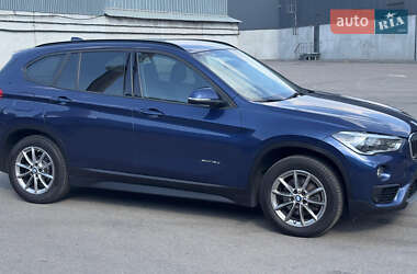 Позашляховик / Кросовер BMW X1 2018 в 