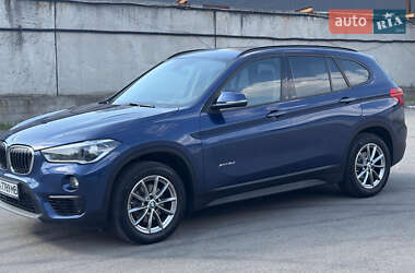 Позашляховик / Кросовер BMW X1 2018 в 