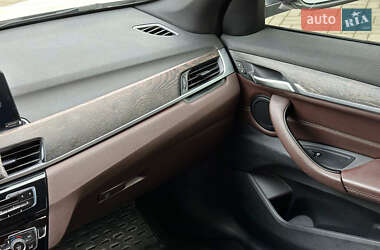 Позашляховик / Кросовер BMW X1 2015 в 