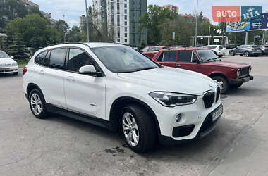 Позашляховик / Кросовер BMW X1 2018 в 